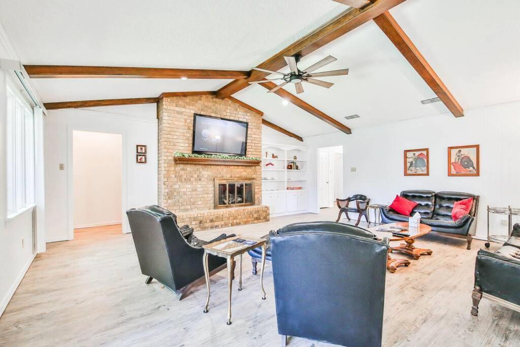 Hot Tub, Privacy, Sleeps 11 & Tons Of Space! Lubbock Exteriér fotografie