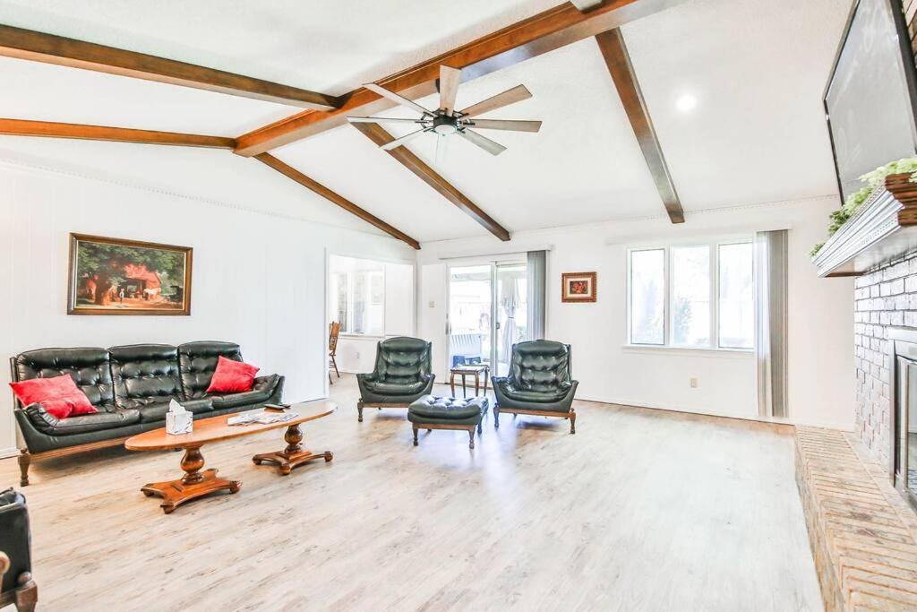 Hot Tub, Privacy, Sleeps 11 & Tons Of Space! Lubbock Exteriér fotografie