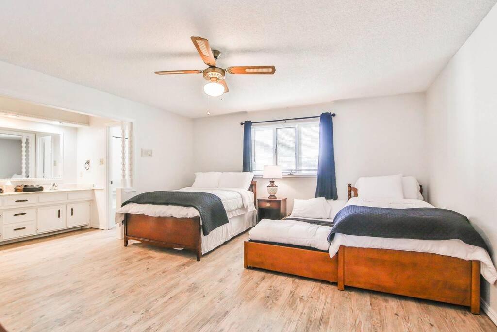 Hot Tub, Privacy, Sleeps 11 & Tons Of Space! Lubbock Exteriér fotografie