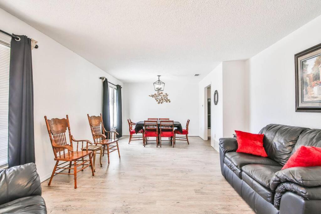 Hot Tub, Privacy, Sleeps 11 & Tons Of Space! Lubbock Exteriér fotografie