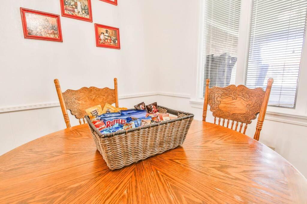 Hot Tub, Privacy, Sleeps 11 & Tons Of Space! Lubbock Exteriér fotografie