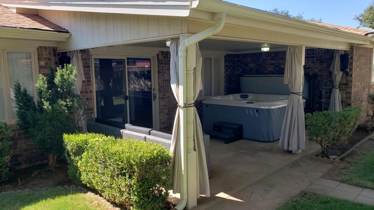Hot Tub, Privacy, Sleeps 11 & Tons Of Space! Lubbock Exteriér fotografie