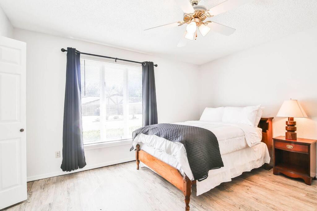 Hot Tub, Privacy, Sleeps 11 & Tons Of Space! Lubbock Exteriér fotografie