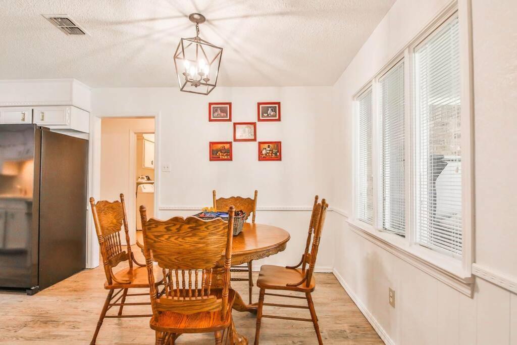 Hot Tub, Privacy, Sleeps 11 & Tons Of Space! Lubbock Exteriér fotografie