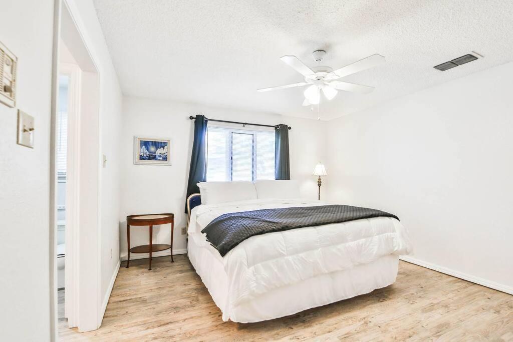 Hot Tub, Privacy, Sleeps 11 & Tons Of Space! Lubbock Exteriér fotografie