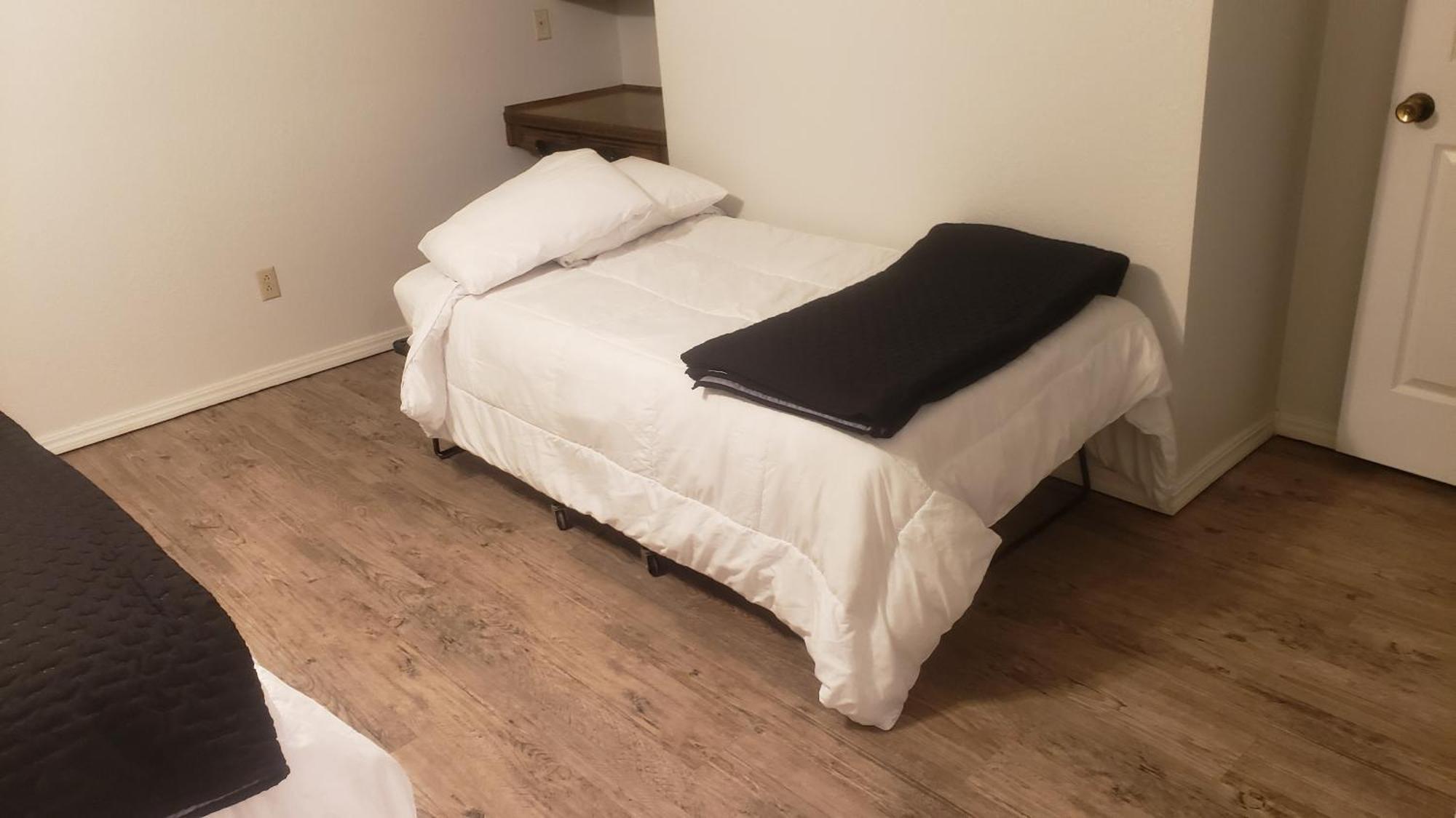 Hot Tub, Privacy, Sleeps 11 & Tons Of Space! Lubbock Exteriér fotografie